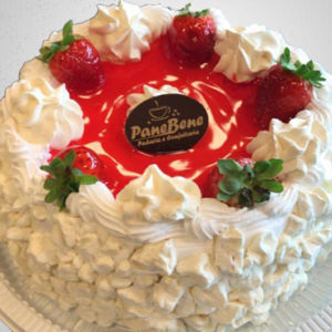 Bolo de Morango com Suspiro